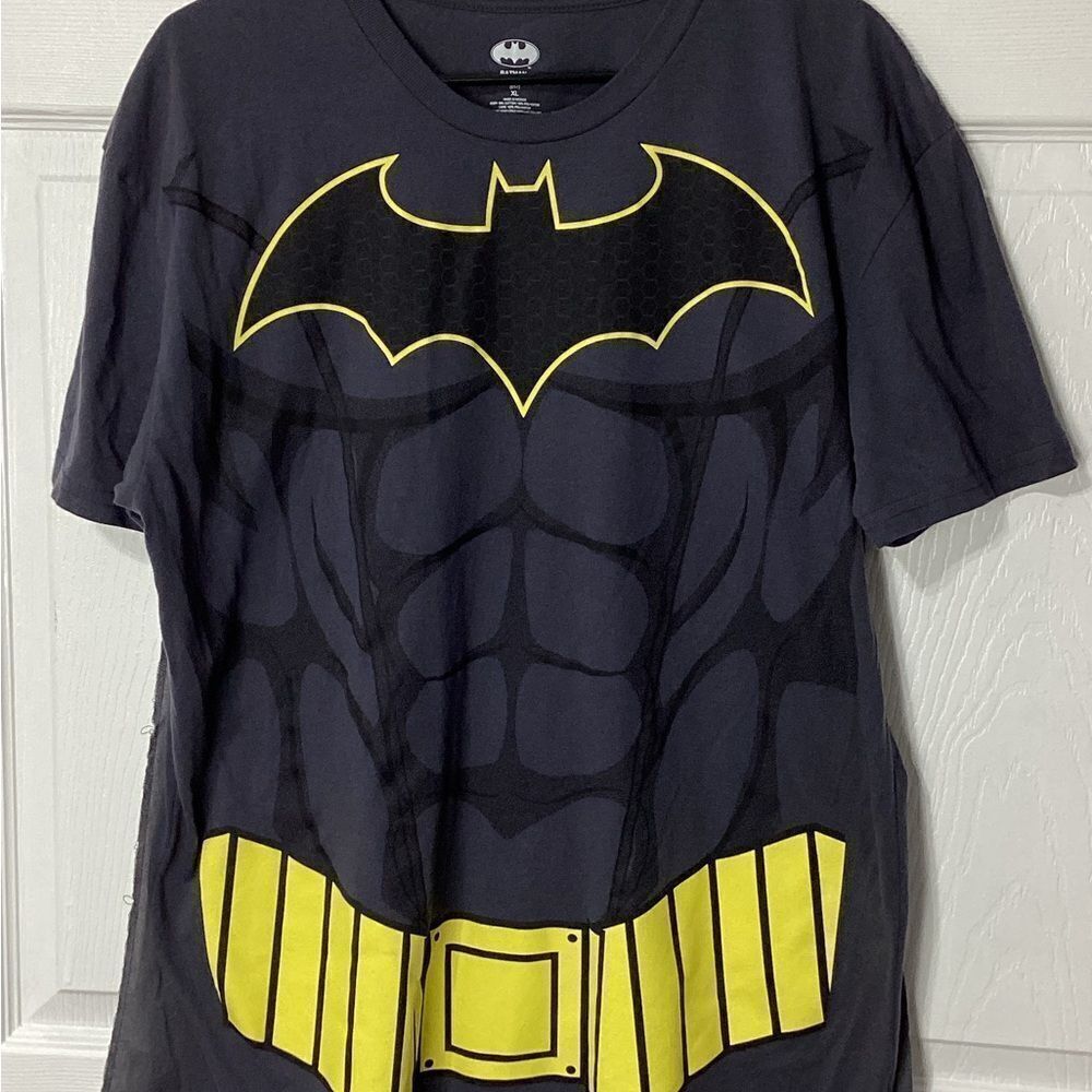 Batman Graphic T-Shirt With Cape Black and Yellow XL Men's